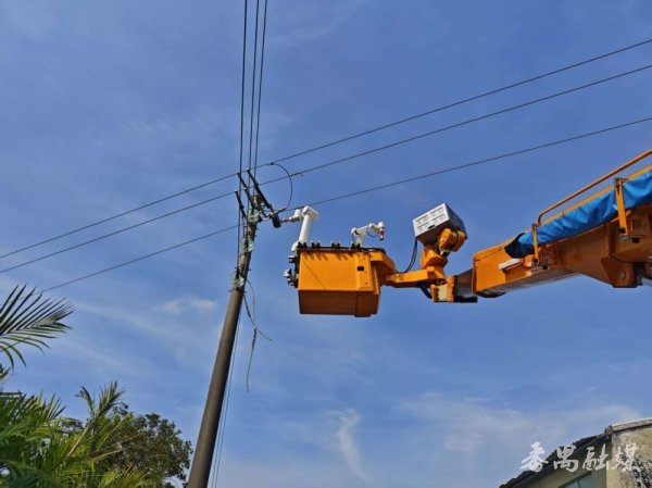 光大e配 国内首创！番禺企业自主研发第三代带电作业机器人亮相
